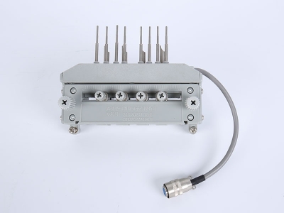 HH102A單相PC國網(wǎng)、南網(wǎng)背出線表座帶輔助端子（105、125MM-孔距，M8-螺桿）