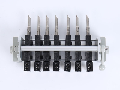 HH2020B三相偏心輪下出線表座 （7滑塊 150、155、165、180、 200x40MM 孔距,M6 螺桿）